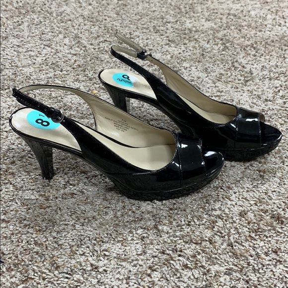 Black heels - Picture 2 of 3